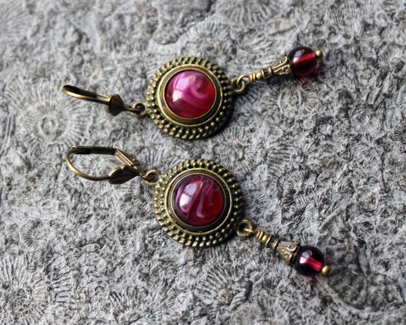 Cabochon-Ohrringe Erdbeermond Bronze | Fuchsia Vintage von Drachenfliege