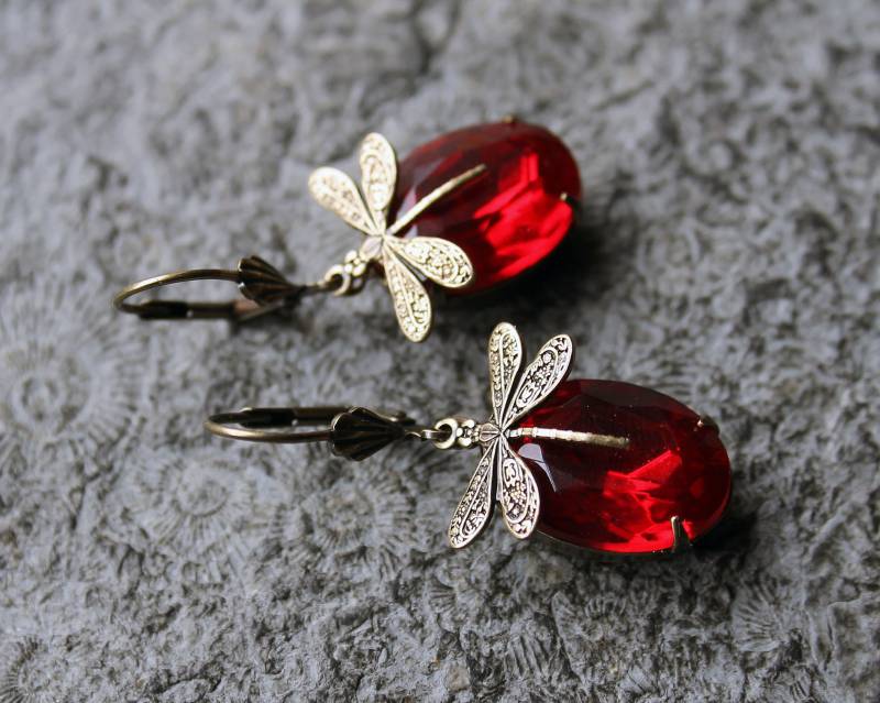 Cabochon-Ohrringe Feuer-Libellen Rot | Messing Vintage von Drachenfliege