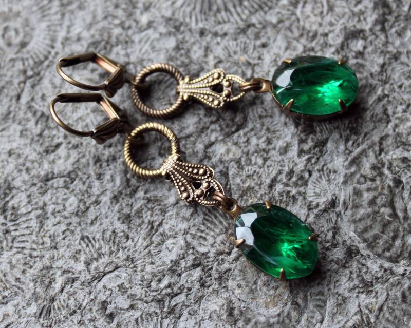 Cabochon-Ohrringe Gemma Grün | Messing Vintage Cabochon-Ohrringe Gemma Grün | Messing Vintage von Drachenfliege