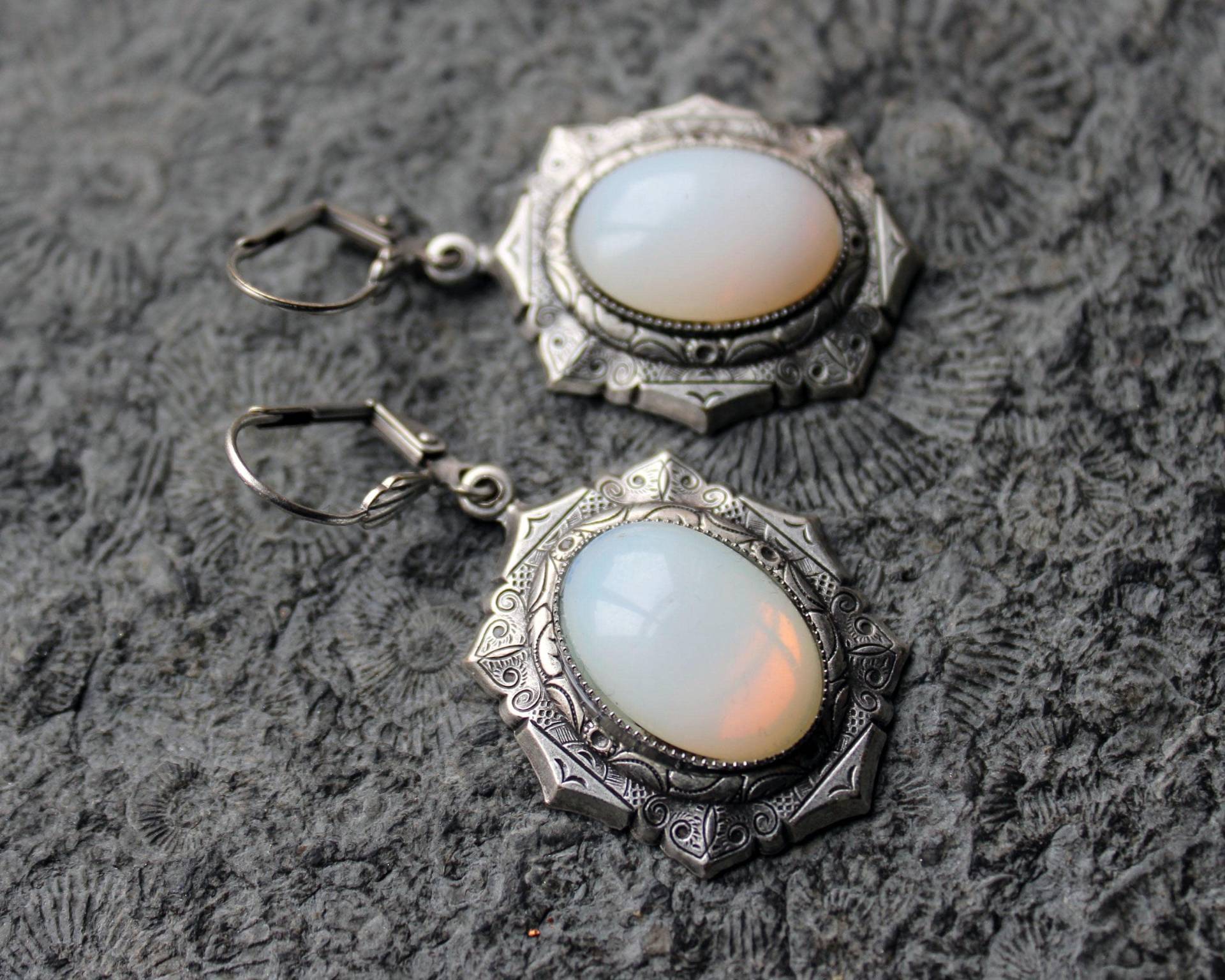 Cabochon-Ohrringe Mondschein-Juwelen Silber Opalite Vintage von Drachenfliege