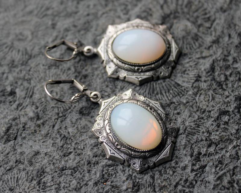 Cabochon-Ohrringe Mondschein-Juwelen Silber Opalite Vintage von Drachenfliege
