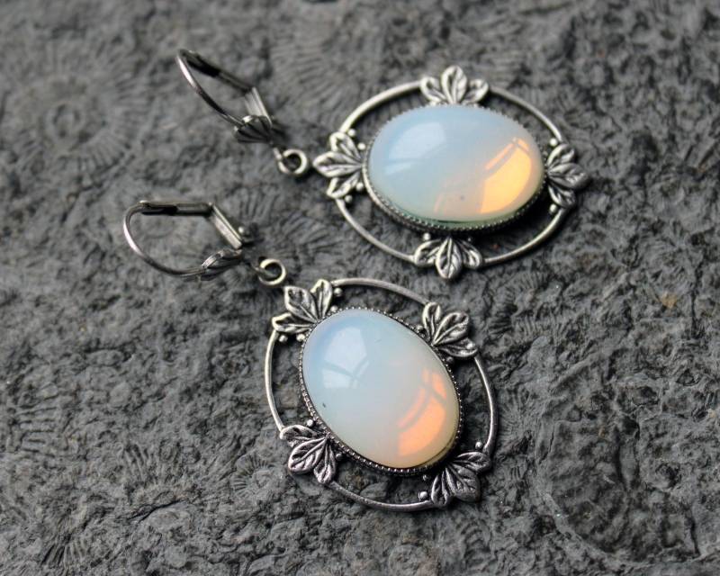Cabochon-Ohrringe Mondschein Silber Opalite Vintage Cabochon-Ohrringe Mondschein Silber Opalite Vintage von Drachenfliege