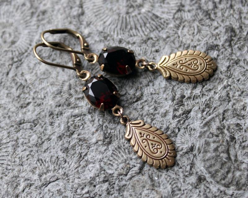 Cabochon-Ohrringe Nuala Messing | Dark Red Vintage Cabochon-Ohrringe Nuala Messing | Dark Red Vintage von Drachenfliege