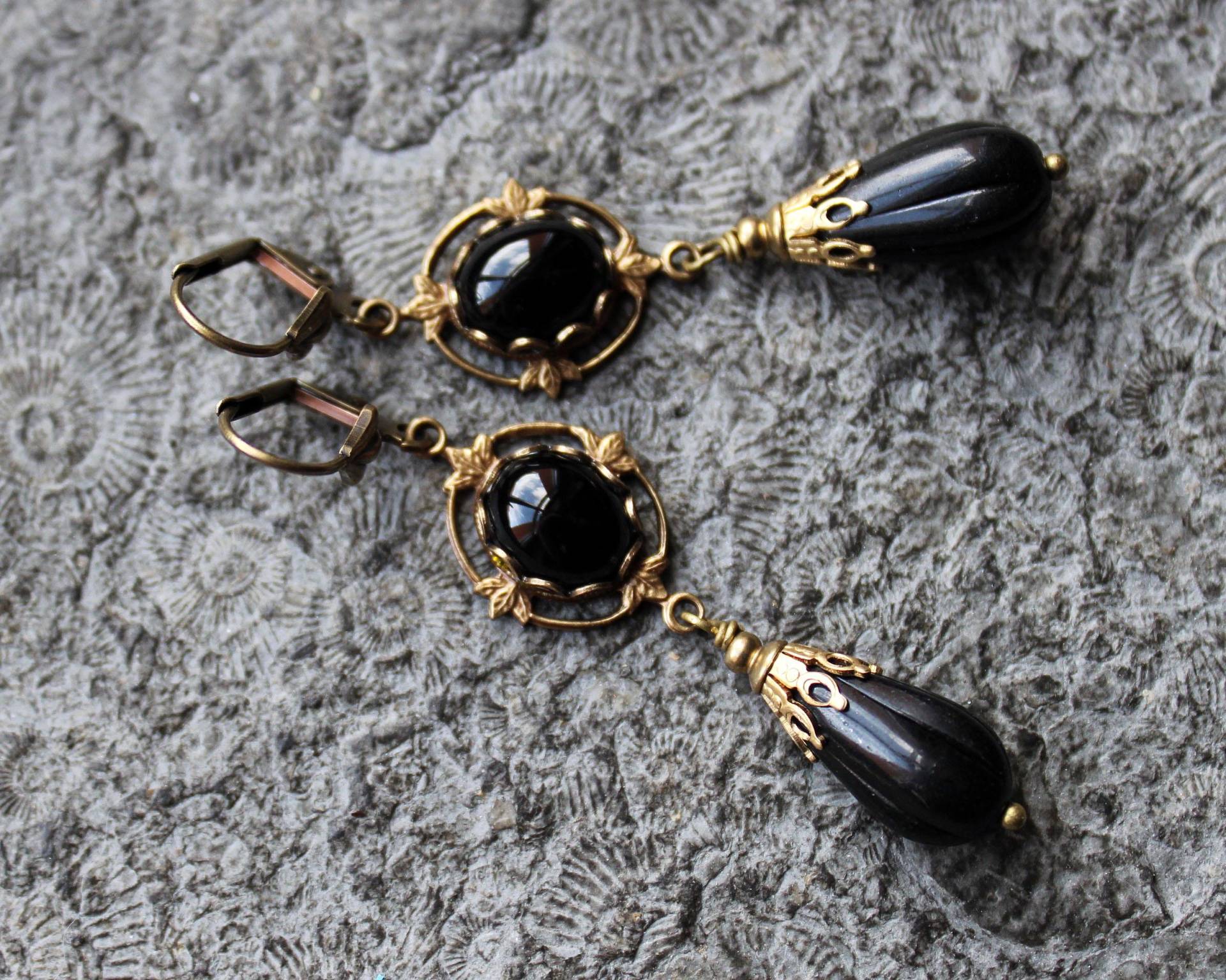 Cabochon-Ohrringe Sidonia Schwarz | Messing Vintage Cabochon-Ohrringe Sidonia Schwarz | Messing Vintage von Drachenfliege