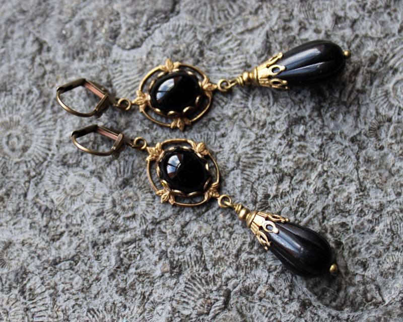 Cabochon-Ohrringe Sidonia Schwarz | Messing Vintage Cabochon-Ohrringe Sidonia Schwarz | Messing Vintage von Drachenfliege