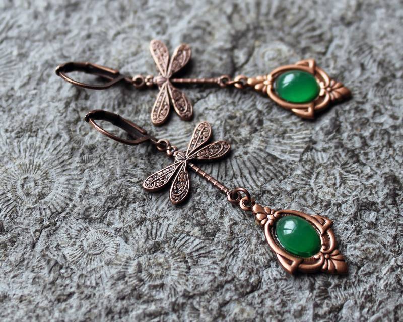 Cabochon-Ohrringe Wiesen-Libellen Grün | Kupfer Vintage von Drachenfliege