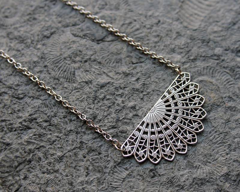 Collier-Kette Flamenco Fächer Silber | Messing Vintage von Drachenfliege
