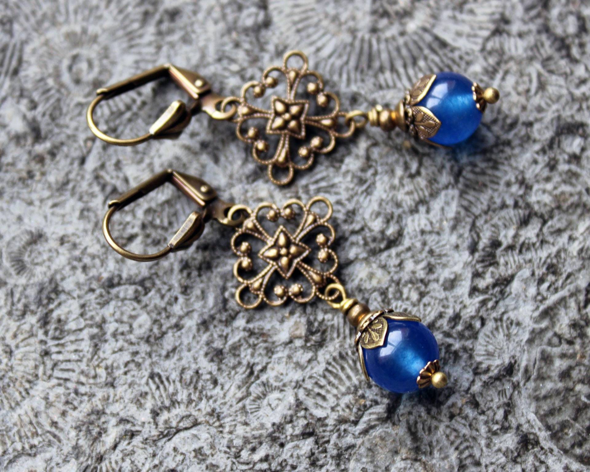 Edelstein-Ohrhänger Jade Blau | Messing Vintage Edelstein-Ohrhänger Jade Blau | Messing Vintage von Drachenfliege