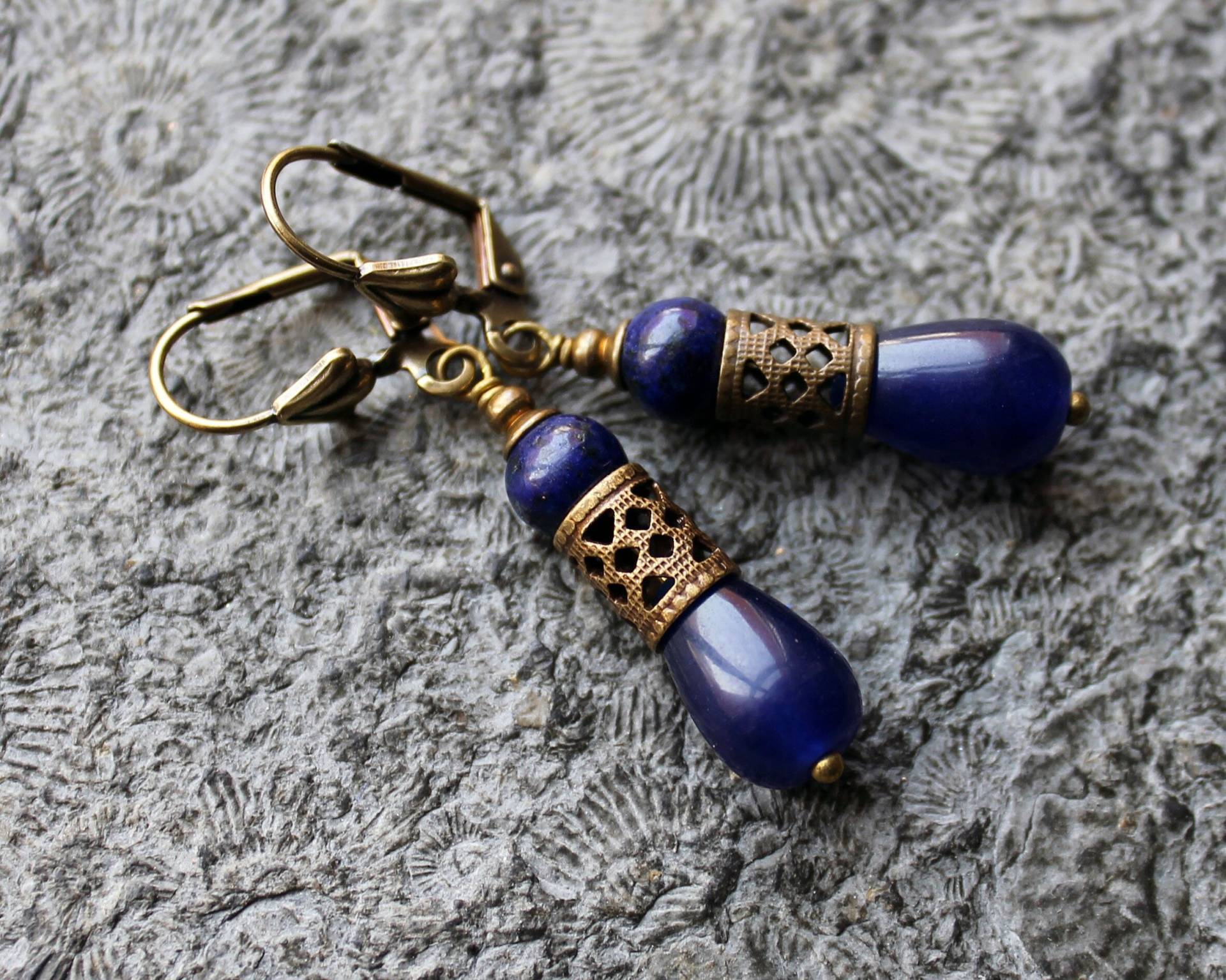 Edelstein-Ohrhänger Jade & Lapislazuli Blau | Messing Vintage Edelstein-Ohrhänger Jade & Lapislazuli Blau | Messing Vintage von Drachenfliege