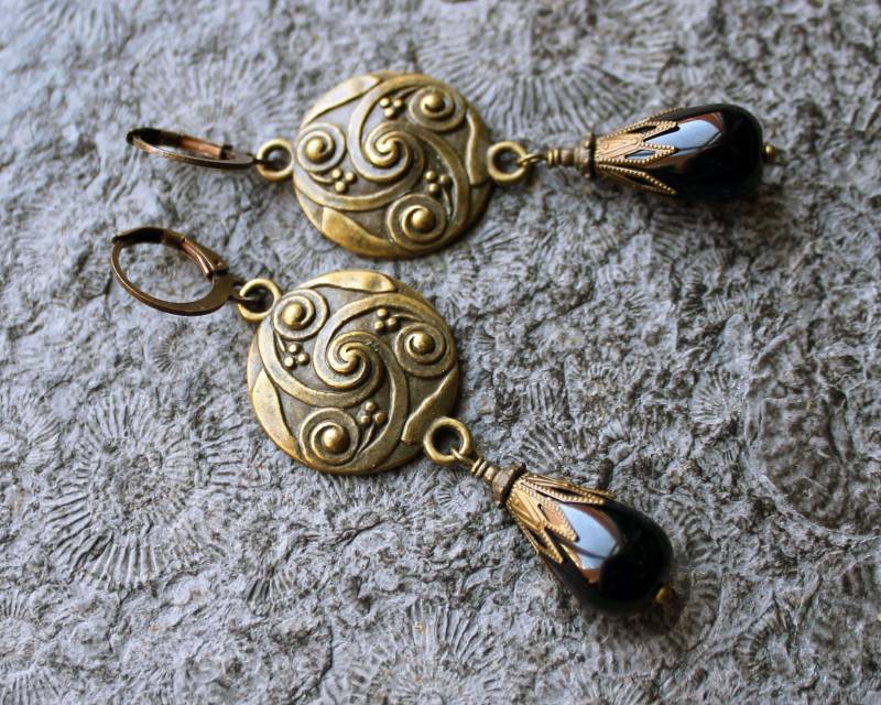 Edelstein-Ohrringe Arianrhod Onyx Keltisch Bronze | Schwarz von Drachenfliege