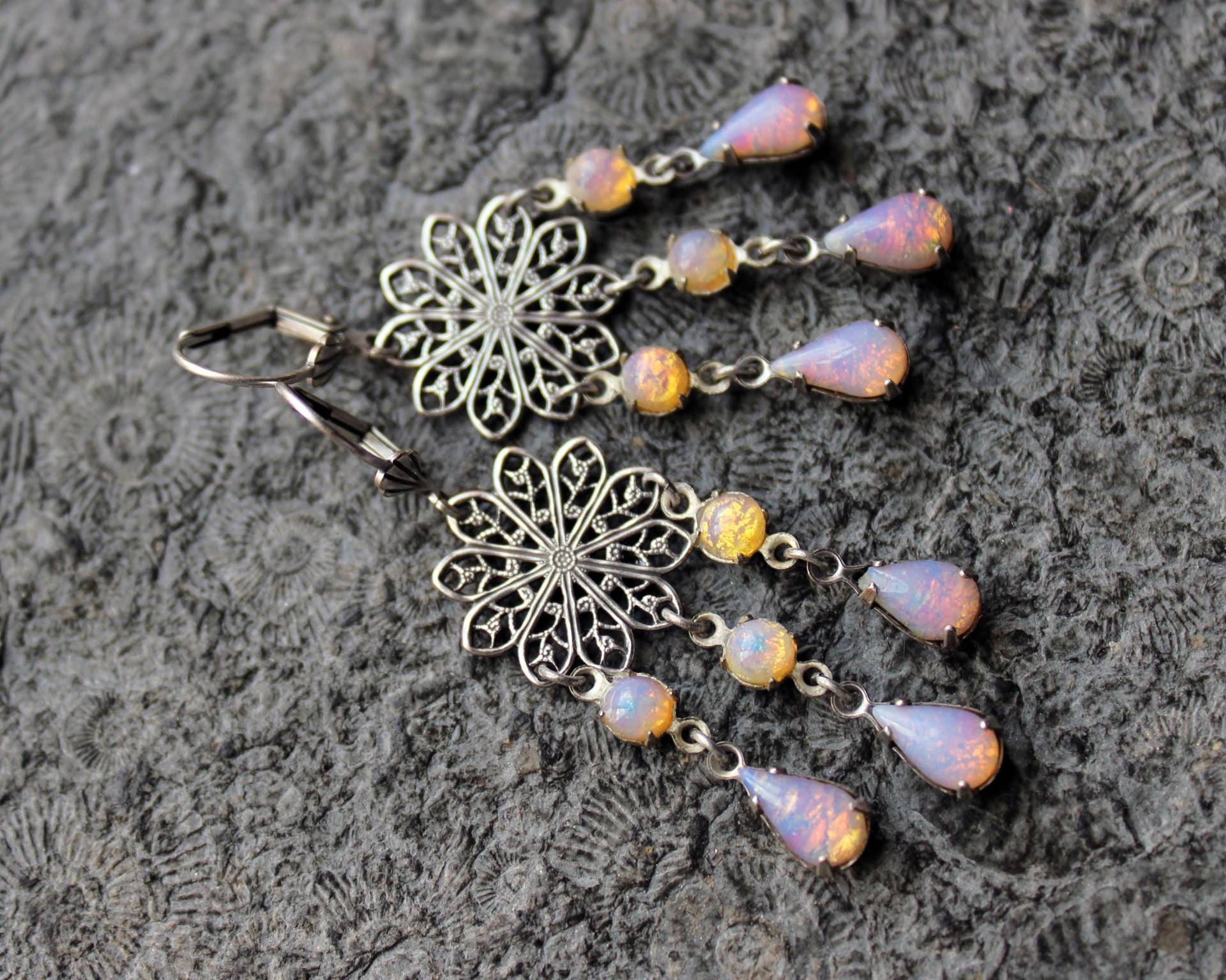 Gala-Ohrringe Chandeliers Cherry Blossom Opal Rosa | Silber Vintage Gala-Ohrringe Chandeliers Cherry Blossom Opal Rosa | Silber Vintage von Drachenfliege