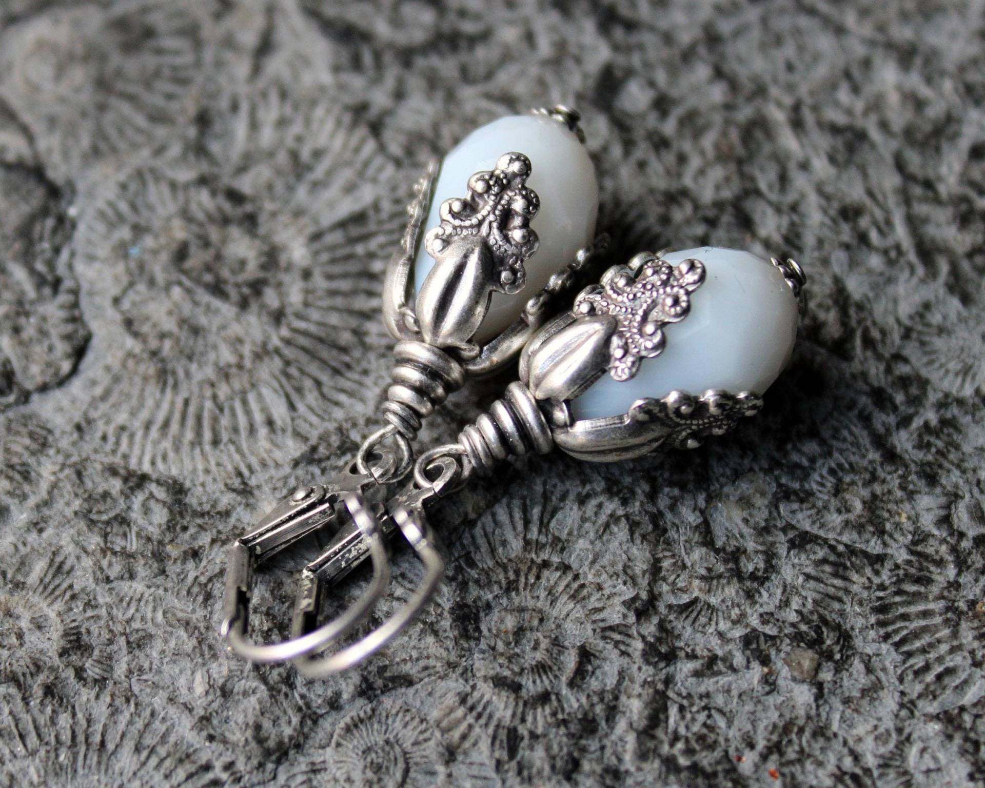 Glasperlen-Ohrhänger Elanor Weiß | Silber Vintage von Drachenfliege