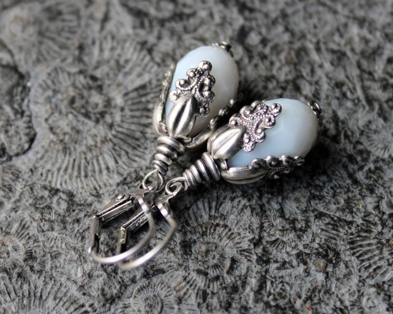 Glasperlen-Ohrhänger Elanor Weiß | Silber Vintage von Drachenfliege