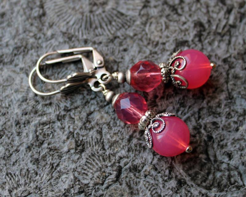 Glasperlen-Ohrhänger Pink Peony Rosa | Silber Vintage Glasperlen-Ohrhänger Pink Peony Rosa | Silber Vintage von Drachenfliege