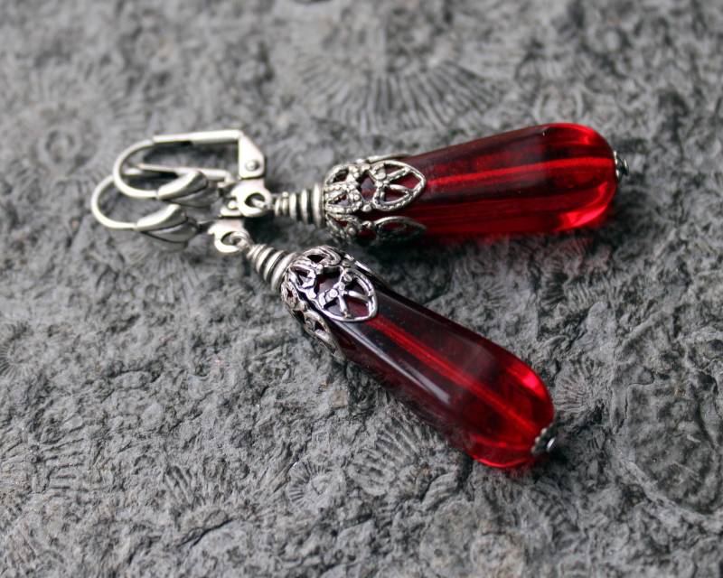 Glasperlen-Ohrhänger Valeria Rot | Silber Vintage Glasperlen-Ohrhänger Valeria Rot | Silber Vintage von Drachenfliege