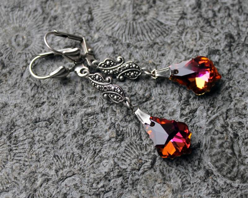 Glastropfen-Ohrhänger Martini Rot | Silber Aurora Borealis Vintage von Drachenfliege