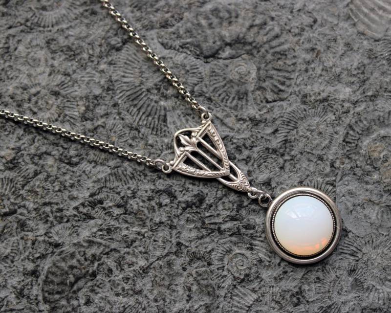 Jugendstil Cabochon-Kette Opalite Collier Weiß | Silber von Drachenfliege