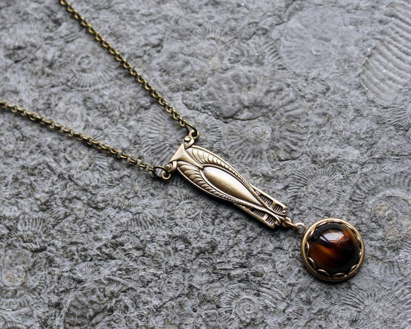 Jugendstil Cabochon-Kette Tigerauge Braun | Messing Collier Unikat von Drachenfliege
