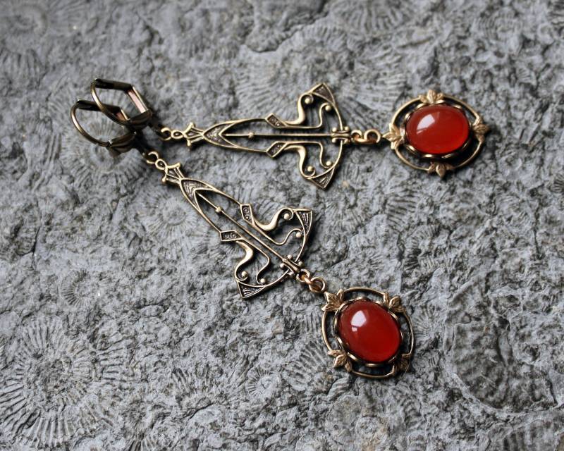 Jugendstil-Ohrhänger Theda Karneol | Messing Cabochon Vintage von Drachenfliege