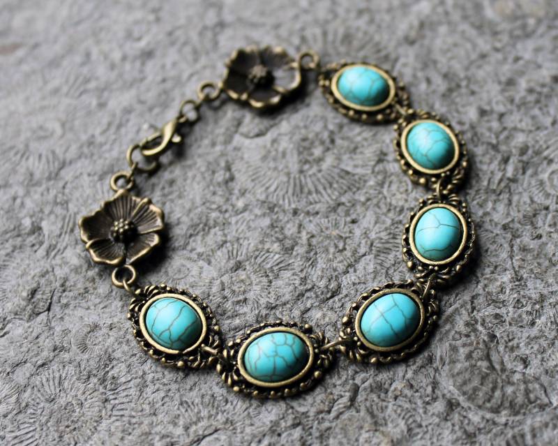 Unikat Cabochon-Armband Türkis-Blüten Howlith Vintage Blau | Bronze von Drachenfliege