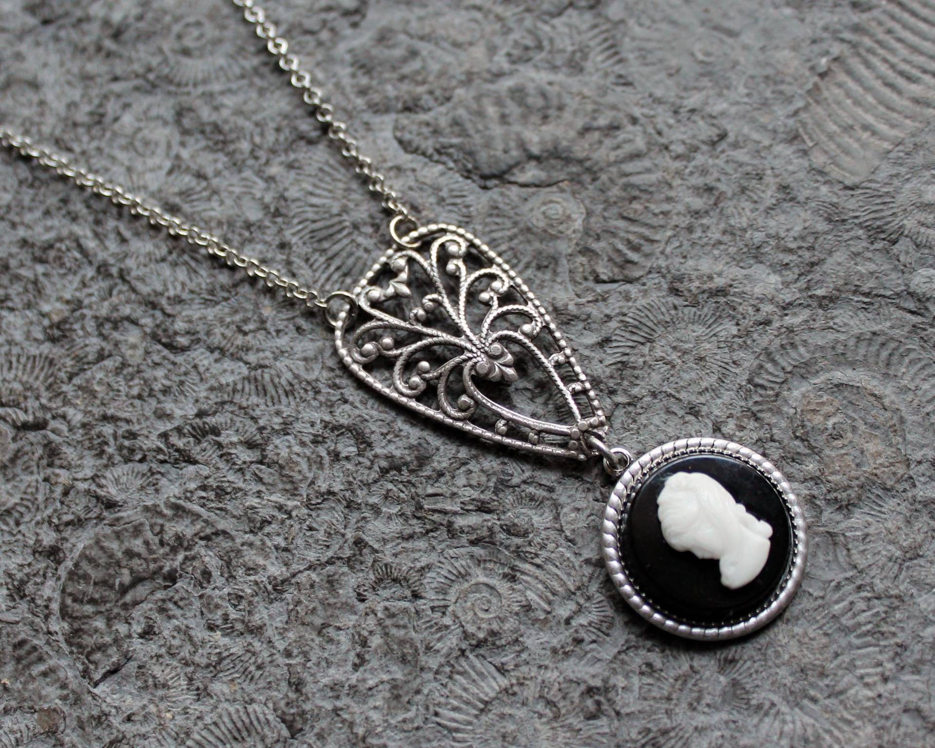 Unikat Cabochon-Kette Cameo Collier Schwarz | Weiß Silber Vintage Unikat Cabochon-Kette Cameo Collier Schwarz | Weiß Silber Vintage von Drachenfliege