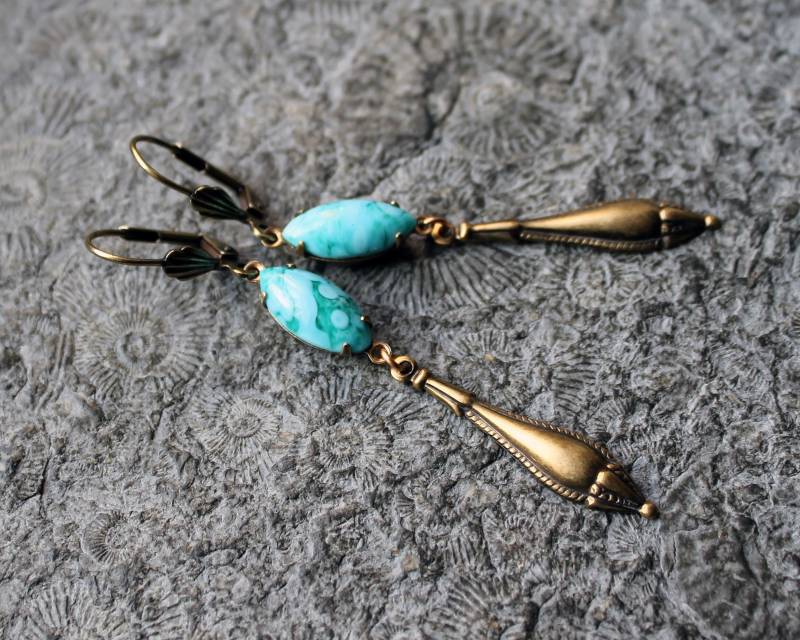 Unikat Cabochon-Ohrringe Adorabelle Türkis | Messing Vintage von Drachenfliege