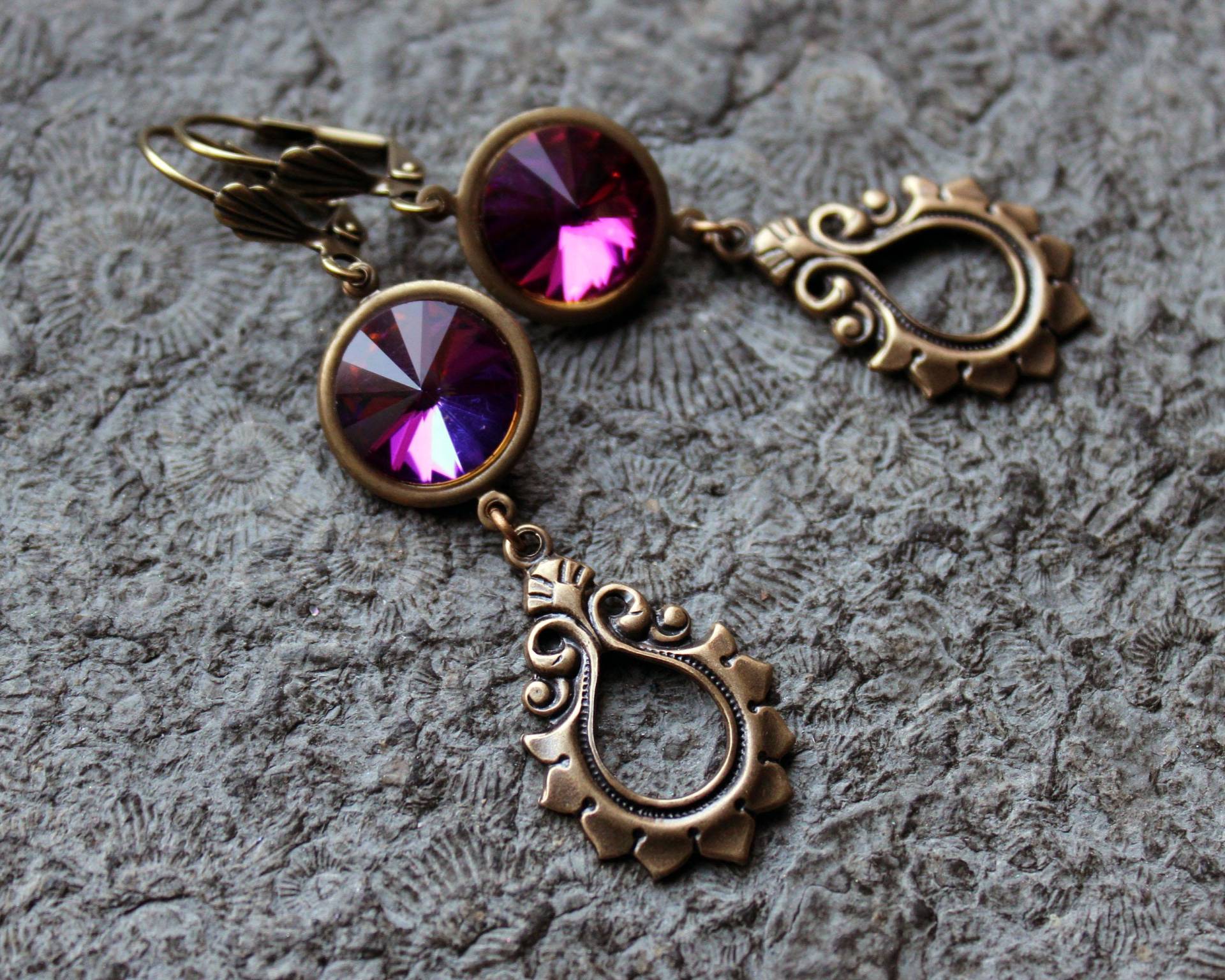 Unikat Cabochon-Ohrringe Chloé Messing | Vitrail Vintage Unikat Cabochon-Ohrringe Chloé Messing | Vitrail Vintage von Drachenfliege