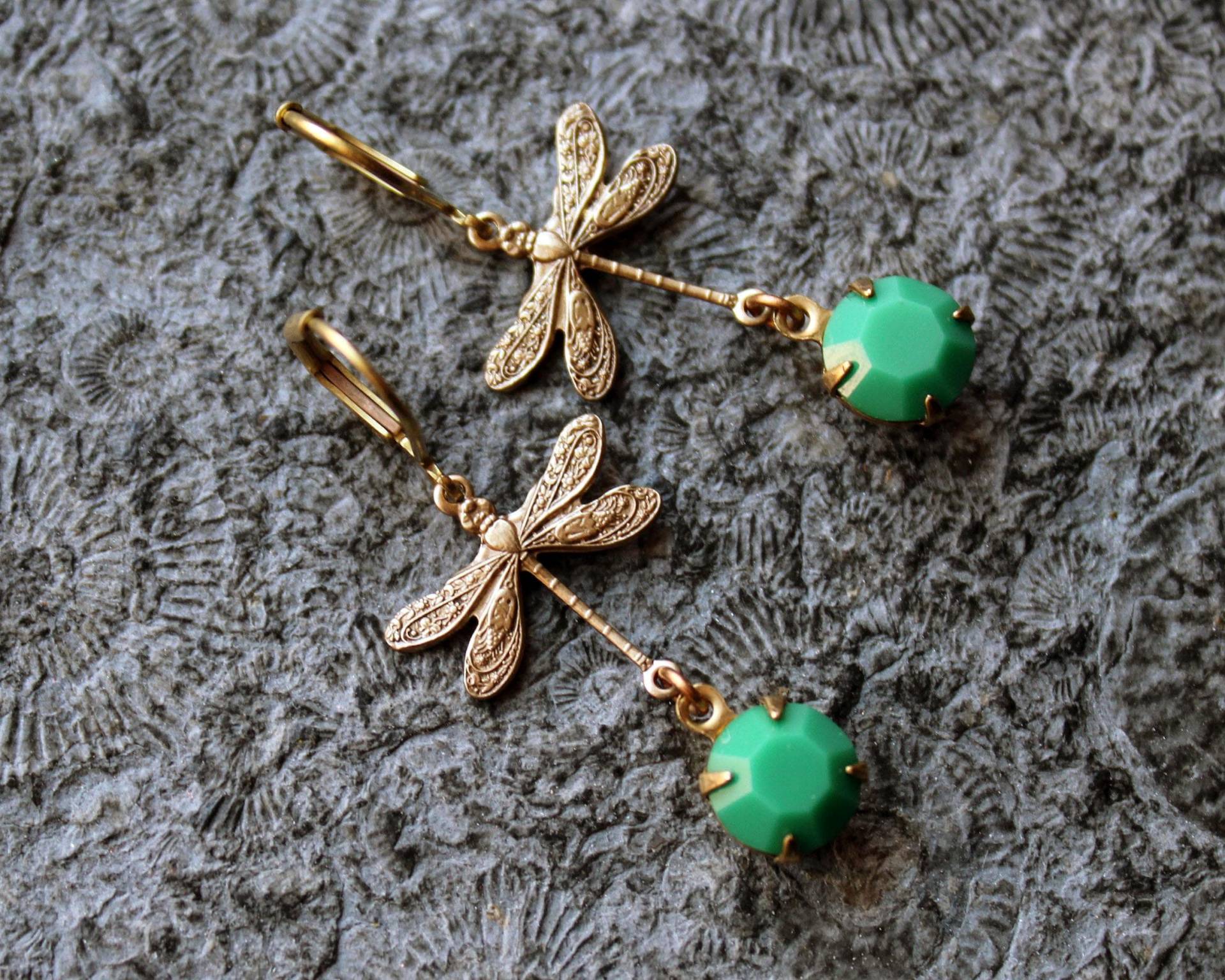 Unikat Cabochon-Ohrringe Wiesen-Libellen Lila | Messing Vintage Unikat Cabochon-Ohrringe Wiesen-Libellen Lila | Messing Vintage von Drachenfliege