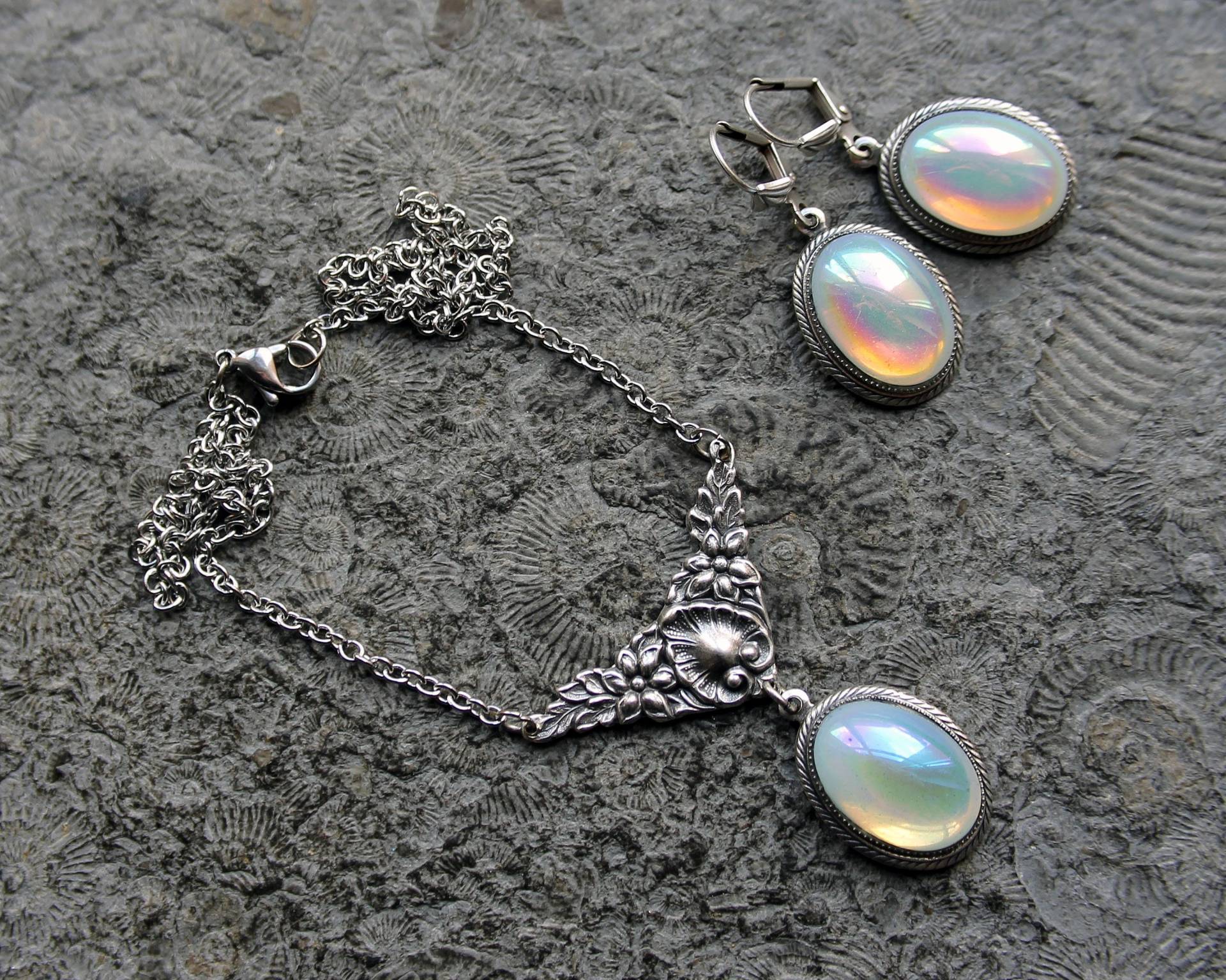 Unikat Cabochon Schmuck-Set Pearl Vintage Silber | Weiß Ab Unikat Cabochon Schmuck-Set Pearl Vintage Silber | Weiß Ab von Drachenfliege