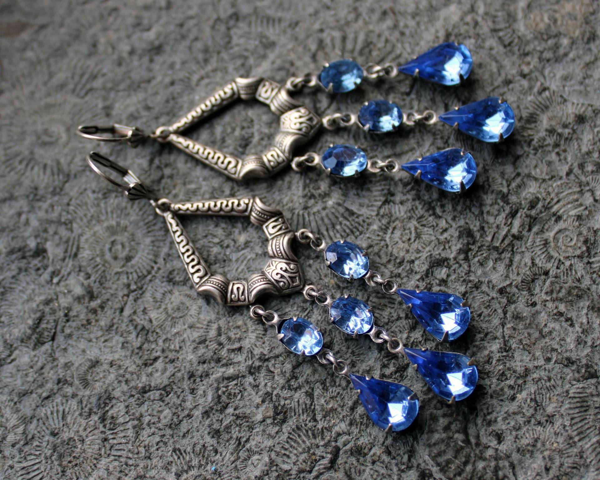 Unikat Chandeliers Gala-Ohrringe Blue Lagoon Blau | Silber Vintage Unikat Chandeliers Gala-Ohrringe Blue Lagoon Blau | Silber Vintage von Drachenfliege