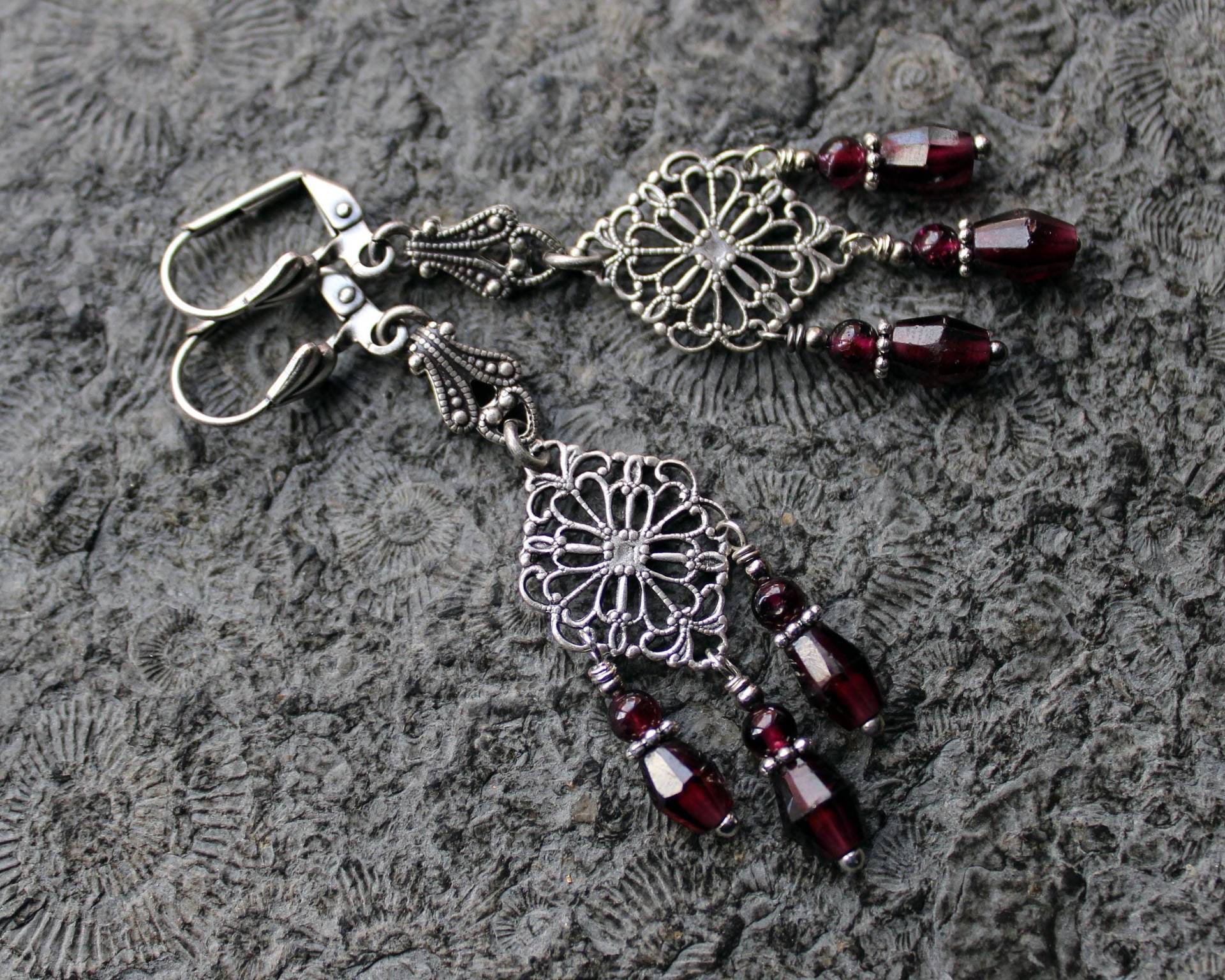 Unikat Edelstein Granat Gala-Ohrringe Chandeliers Dunkelrot | Silber von Drachenfliege