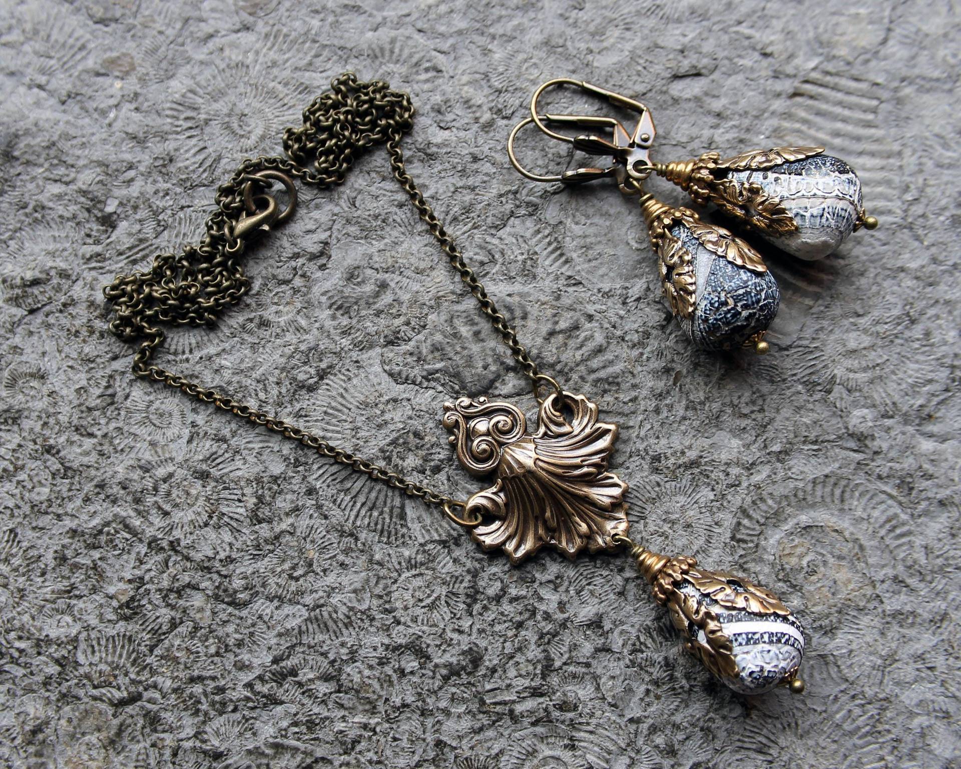 Unikat Edelstein Schmuck-Set Weathering Achat Schwarz | Weiß Messing Bronze Vintage Unikat Edelstein Schmuck-Set Weathering Achat Schwarz | Weiß Messing Bronze Vintage von Drachenfliege