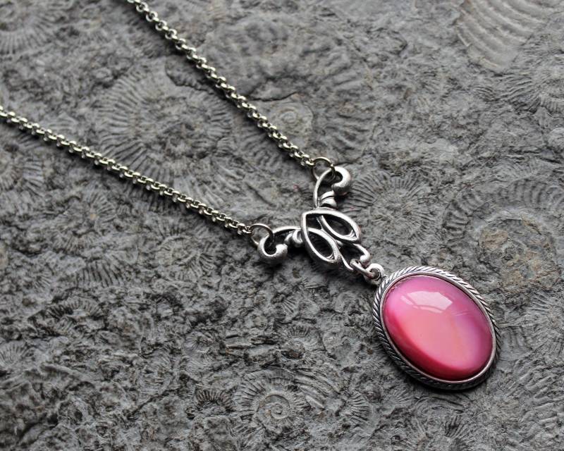 Unikat Jugendstil Cabochon-Kette Pink Moonglow Collier Vintage Rosa | Silber Unikat Jugendstil Cabochon-Kette Pink Moonglow Collier Vintage Rosa | Silber von Drachenfliege