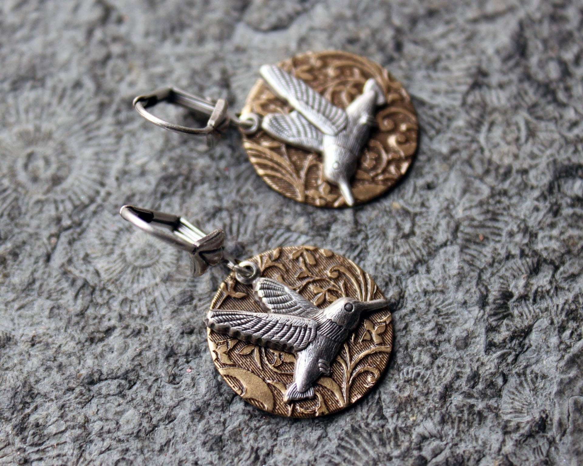 Unikat Two Tone-Ohrringe Kolibri Messing | Silber von Drachenfliege