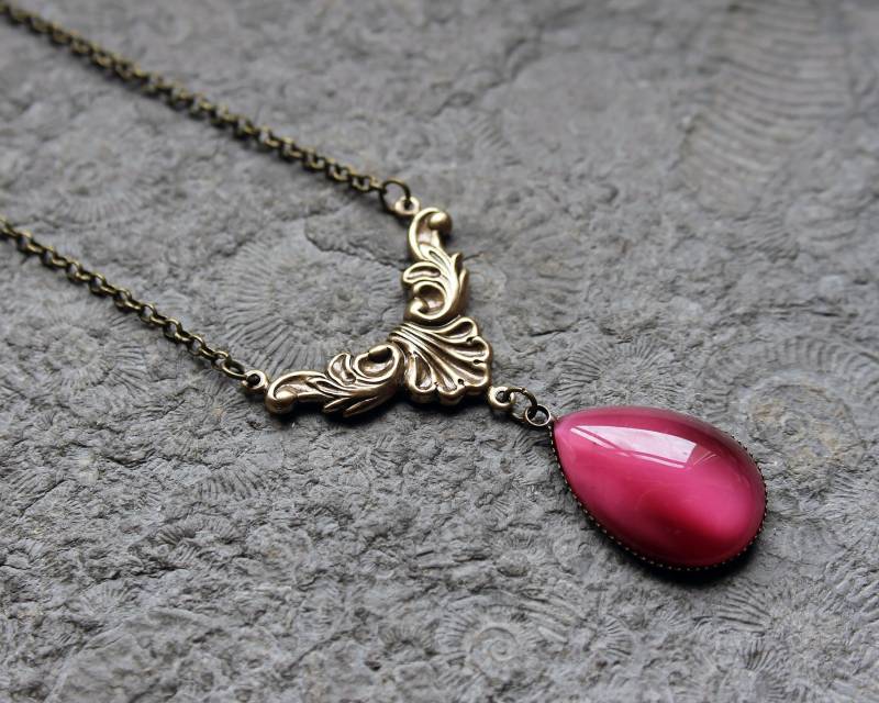 Vintage Cabochon-Kette Ruby Moonglow Collier Bronze | Messing von Drachenfliege