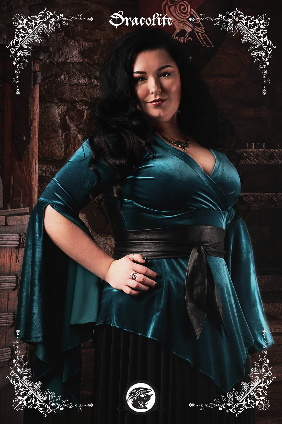 Morticia Shirt Gothic Mittelalter Kleidung Samt Oberteil - Mittelalterliches Hemd Für Larp, Fantasy-Kostüm Und Cosplay von Dracolite