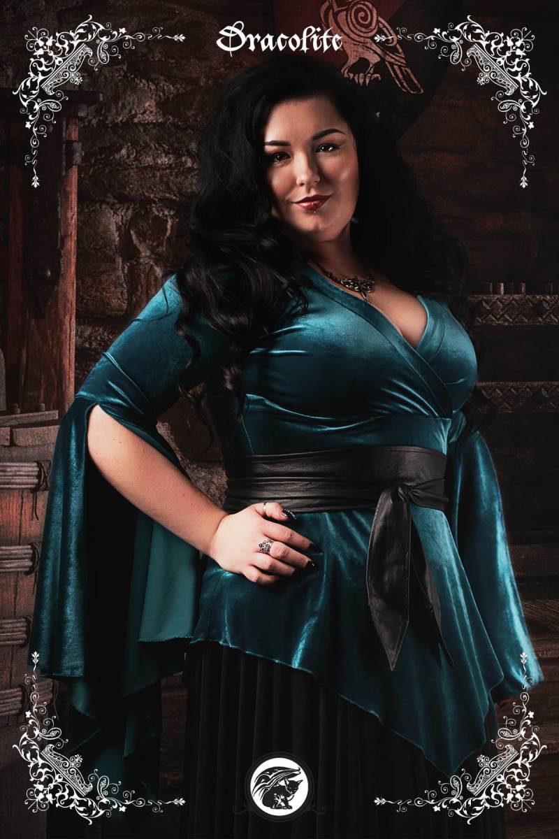 Morticia Shirt Gothic Mittelalter Kleidung Samt Oberteil - Mittelalterliches Hemd Für Larp, Fantasy-Kostüm Und Cosplay von Dracolite