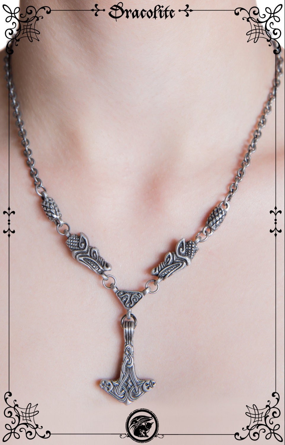 Thorshammer Mjölnir Mit Detailgetreu Gezeichnetem Wolfskopf von Dracolite