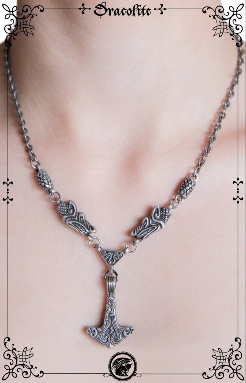 Thorshammer Mjölnir Mit Detailgetreu Gezeichnetem Wolfskopf von Dracolite