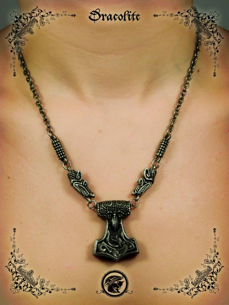 Thorshammer Mjölnir Mit Detailgetreu Gezeichnetem Wolfskopf von Dracolite