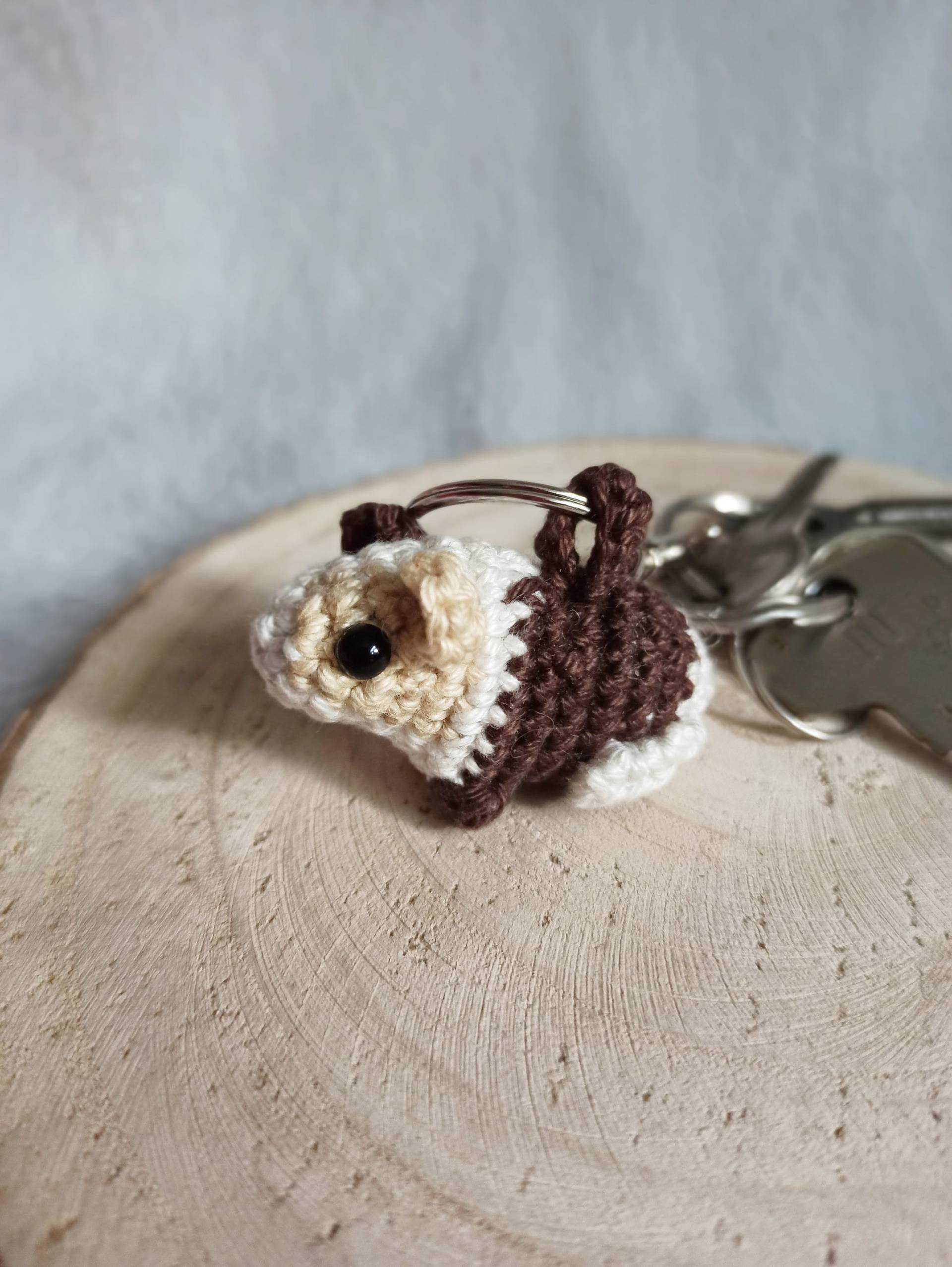 Meerschweinchen Schlüsselanhänger, Gehäkelt Amigurumi von Dracostube
