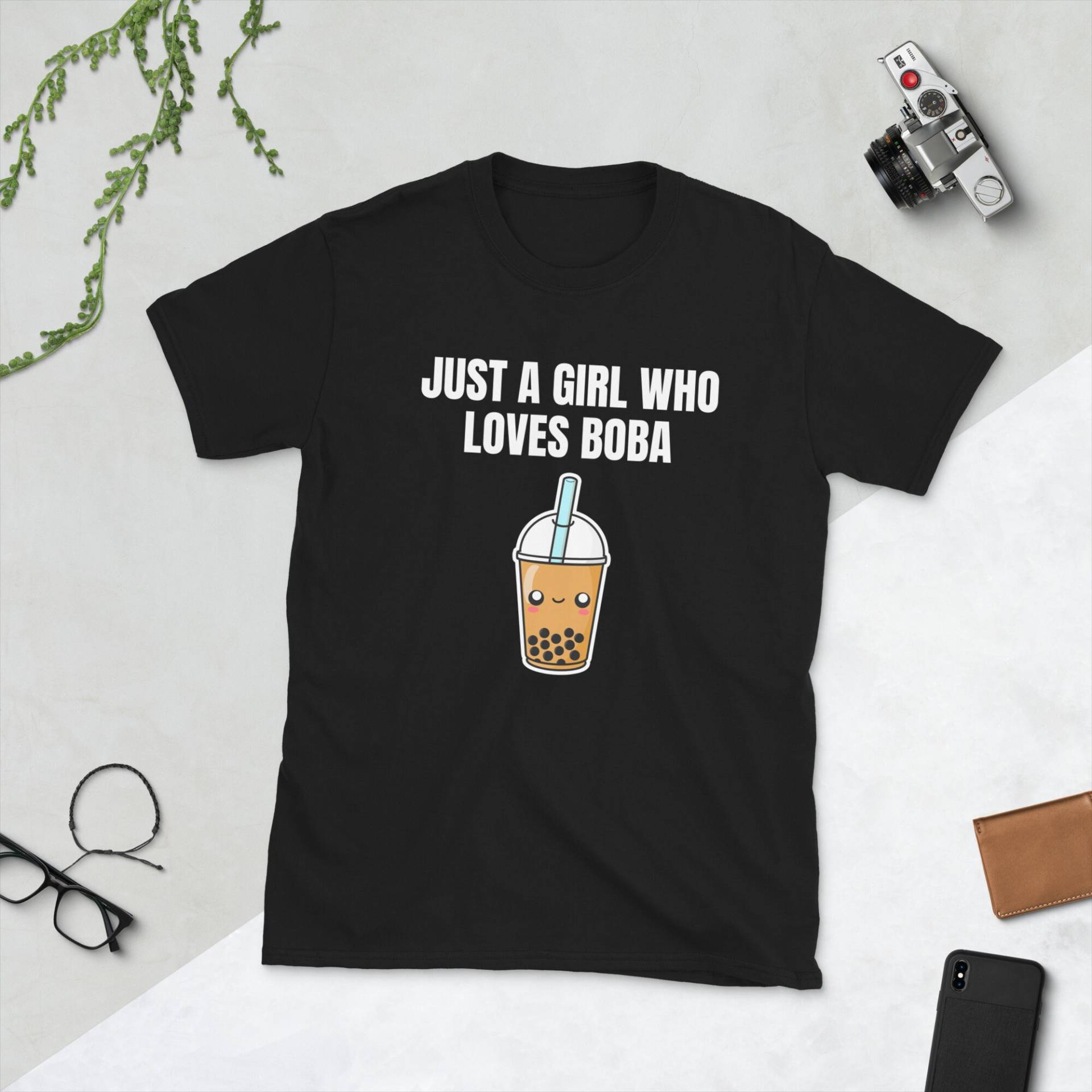 Just A Girl Who Loves Boba Bubble Pearl Milk Tea Lover Asian Food Foodie Lustiges Pun Geschenkidee Geburtstagsgeschenk Kurzärmeliges Unisex T-Shirt von Dragnloc