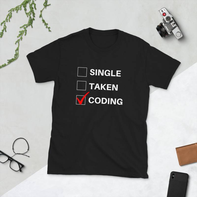 Single Taken Coder Code Informatik Programmierer Programmierprogrammierer Software Engineer Dev Comp Sci Kurzärmeliges Unisex T-Shirt von Dragnloc