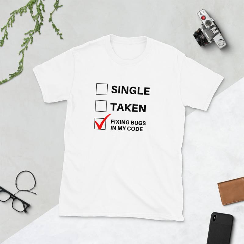 Single Taken Fixing Bugs in My Code Coding Informatik Programmierer Software Engineer Developer Dev Comp Sci Kurzärmeliges Unisex T-Shirt von Dragnloc