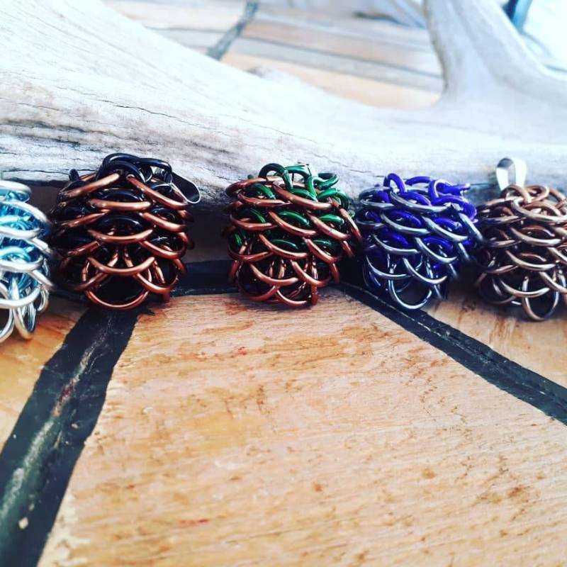 Pinecone Kettenhemd Anhänger, Drachenschuppen Gewebt Anhänger - Made To Order Ornament, Dekoration, Halskette Pinecone Kettenhemd Anhänger, Drachenschuppen Gewebt Anhänger - Made To Order Ornament, Dekoration, Halskette von DragonHeARTSpace