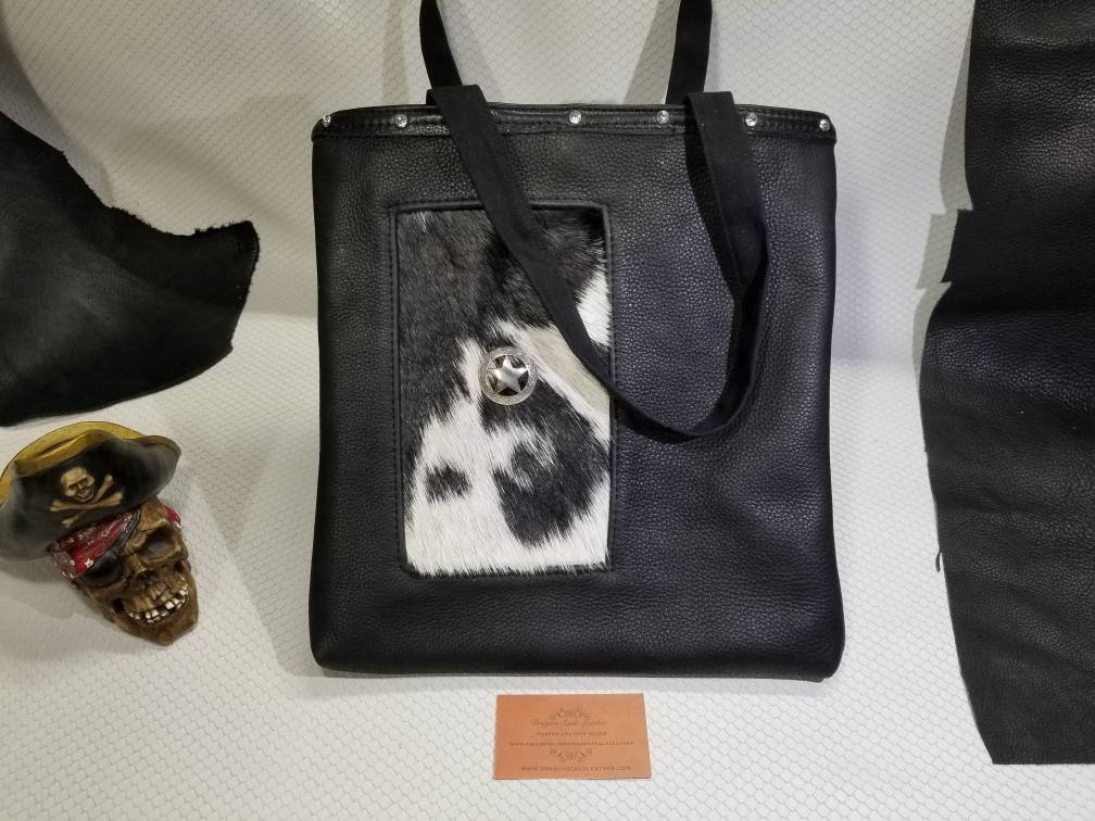 Schwarze Und Weiße Hairon Rindsleder Tote Bag Schwarze Und Weiße Hairon Rindsleder Tote Bag von DragonScalesLeather