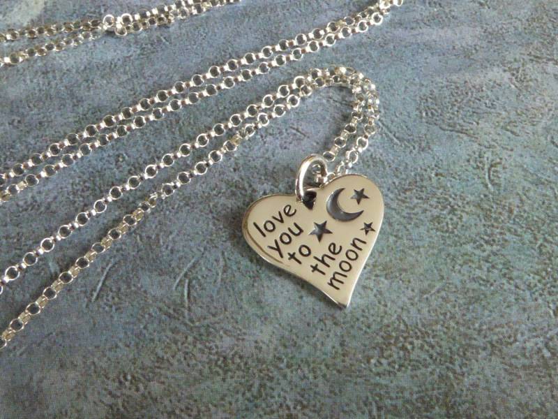 Herz "Love You To The Moon" Anhänger/Halskette ~ Sterling Silber Tochter Mutter Enkelin Herz "Love You To The Moon" Anhänger/Halskette ~ Sterling Silber Tochter Mutter Enkelin von DragonflysTouch