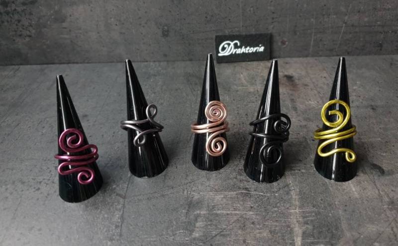 5Er Set Ringe Dezente Ringe Aus Aludraht Handarbeit Vom Schmucklabel Drahtoria von Drahtoria