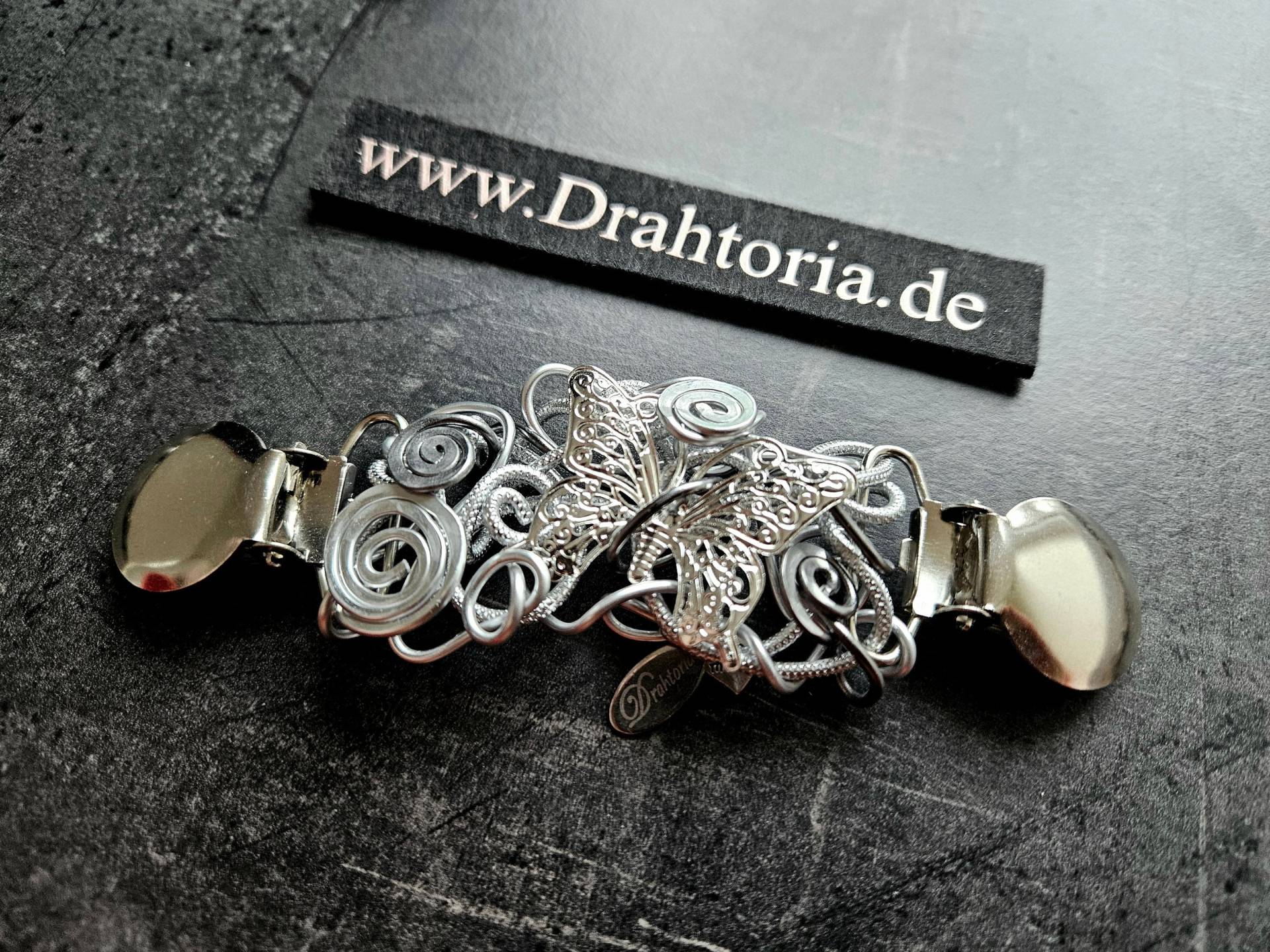 Clip Für Cardigan/Bluse Mit Schmetterling Vom Schmucklabel Drahtoria von Drahtoria