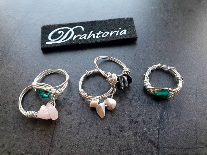 Drahtoria Dezente Ringe Aus Aludraht Mit Natürlichen Edelsteinen Handarbeit Fingerring in Draht Silber Oder Helles Gold von Drahtoria